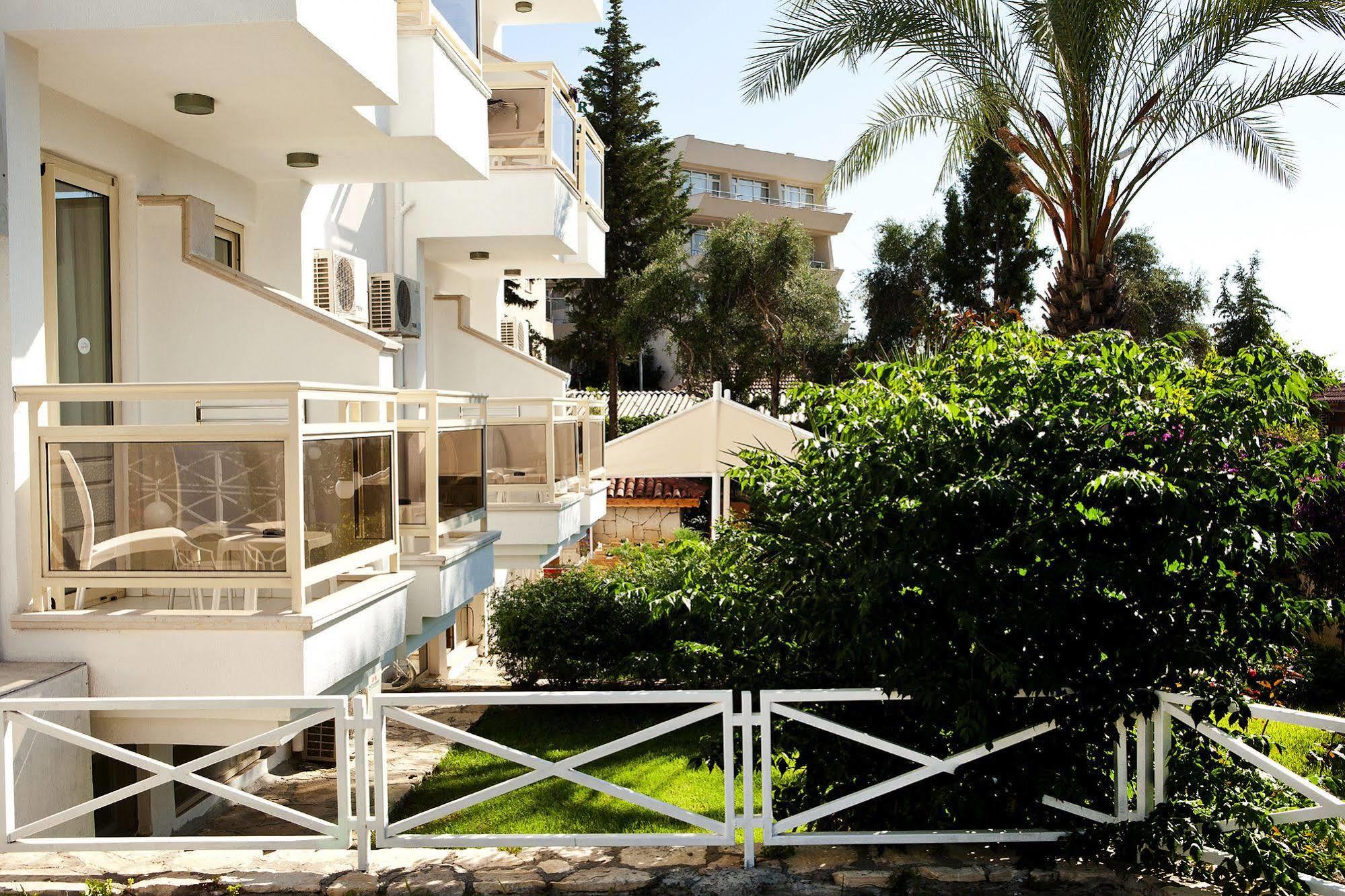 Villa Adora Beach Side Luaran gambar